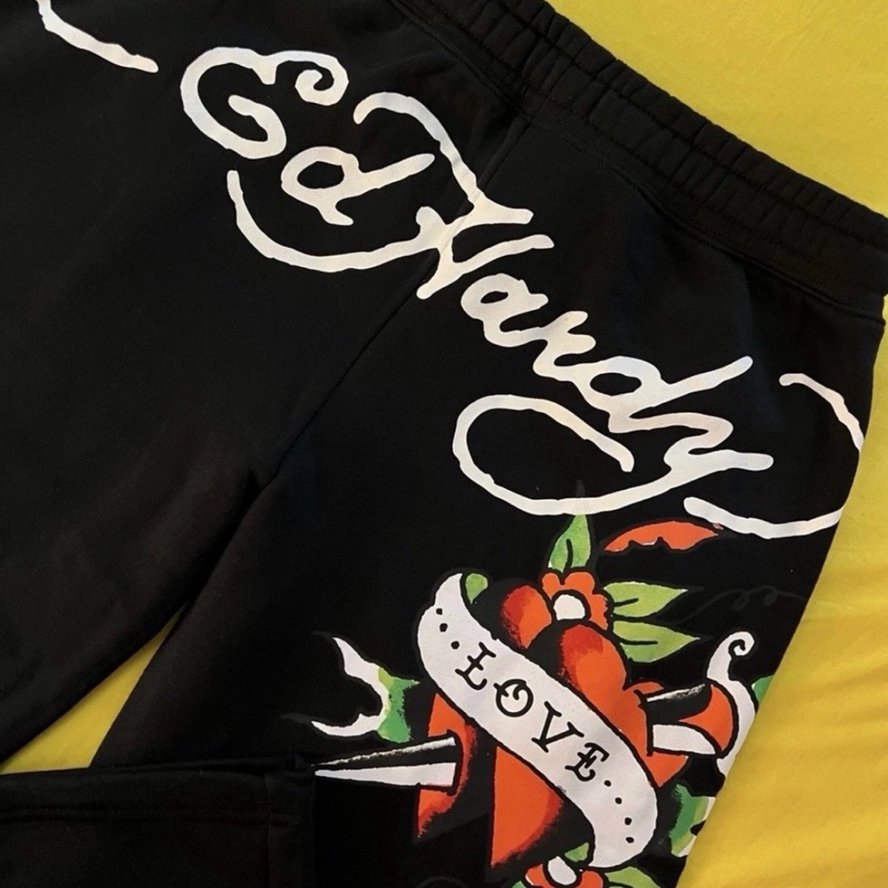 Ed Hardy Black sweatpants with graphic Design - Picture 2 of 4